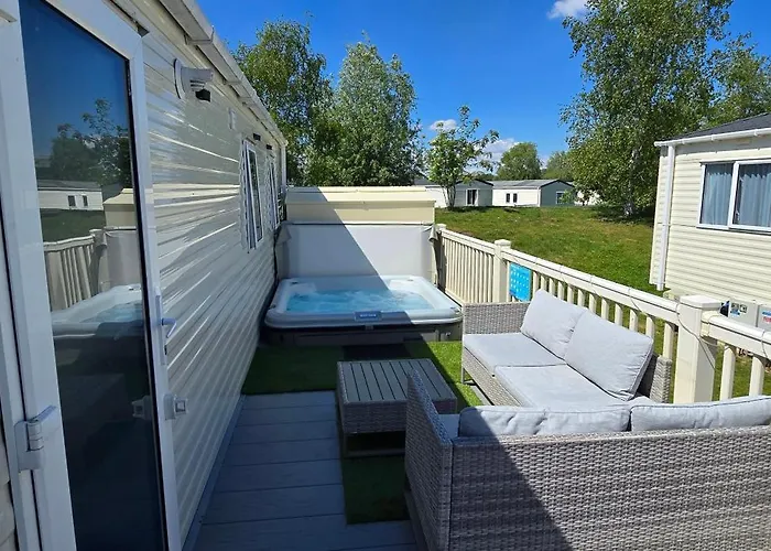 Rj Luxury Caravan Hire With Hot Tub
