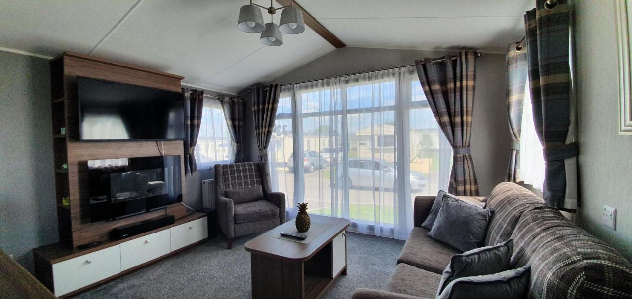 Rj Luxury Caravan Hire With Hot Tub *