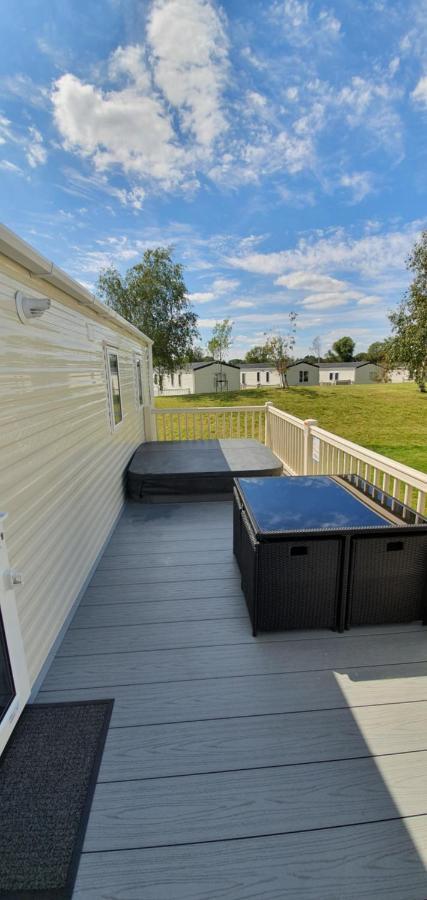 Rj Luxury Caravan Hire With Hot Tub Casa de Férias Tattershall