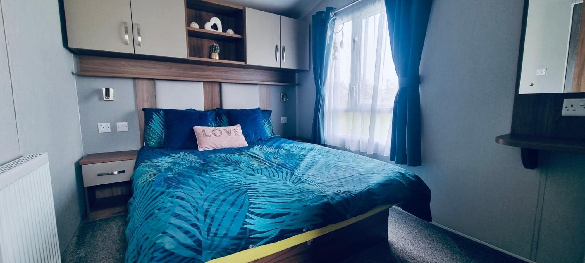 Rj Luxury Caravan Hire With Hot Tub * Tattershall