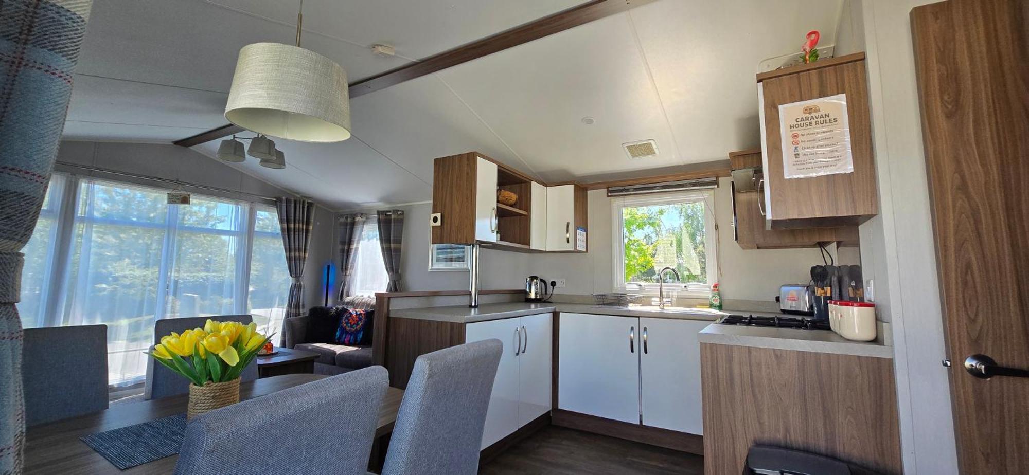 Rj Luxury Caravan Hire With Hot Tub